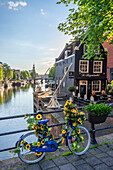 Café de Sluyswacht mit Oude Schans am Morgen, Amsterdam, Benelux, Beneluxstaaten, Nordholland, Noord-Holland, Niederlande