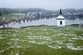 Chapel at the lake in fog in winter, Forggensee, Allgäu, Allgäu Alps, Swabia, Bavaria, Germany, Europe