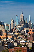 Blick von der Lower East Side auf die Skyline von Midtown mit dem Empire State Building, Manhattan, New York, New York, USA