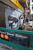 Graffiti an der Grand Street Station, Chinatown, Lower East Side, Manhattan, New York, New York, USA