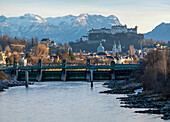 Salzburg Panorama mit Kraftwerk Lehen, Kapuzinerkoster, Dom und Festung, Salzburg, Oesterreich