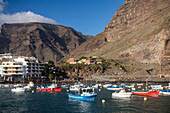 Fischerboote im Hafen von Vueltas, Valle Gran Rey, La Gomera, Kanarische Inseln, Spanien