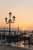 Venedig - morgendliche Uferpromenade Schiavoni, Venezien, Italien
