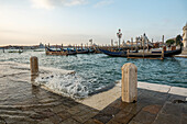 Venedig - morgendliche Uferpromenade Schiavoni, Venezien, Italien