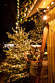 Weihnachtliche nostalgische Stimmung im Tivoli in Kopenhagen, Dänemark, Winter