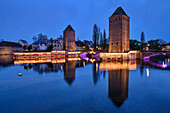 Beleuchtete Barrage Vauban, Straßburg, Strasbourg, UNESCO Welterbe Straßburg, Elsass, Grand Est, Frankreich 
