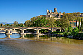 Stadt Beziers über dem Fluss Orb, Beziers, Canal du Midi, UNESCO Welterbe Canal du Midi, Okzitanien, Frankreich