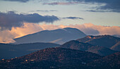 Ausläufer der Sangre de Cristo Mountains bei Sonnenuntergang, Santa Fe, New Mexico, USA