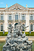 Portugal, Lissabon, Brunnen im Innenhof des Königspalastes
