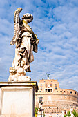 Engelsfigur vor der Engelsburg, Castel Sant' Angelo in Rom, Italien