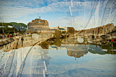Spiegelung der Engelsburg Castel Sant' Angelo am Fluss Tiber, Rom, Italien