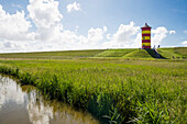 Gelbroter Leuchtturm, Pilsumer Leuchtturm, Pilsum, Krummhörn, Ostfriesland, Niedersachsen, Nordsee, Deutschland