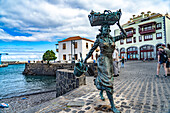 Bronze Statue einer Fischerin, Puerto de la Cruz, Teneriffa, Kanarische Inseln, Spanien 