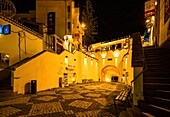 Altstadt von Albufeira im Laternenlicht, Algarve; Portugal