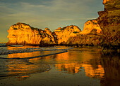 Praia dos três Irmaos im Licht der Morgensonne, Alvor, Algarve, Portugal