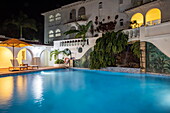 Schwimmbad im Mount Cinnamon Hotel & Beach Club Grenada bei Nacht, Saint George's, Saint George, Grenada, Karibik
