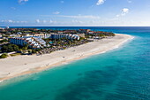 Luftaufnahme der Resorts am Eagle Beach, Eagle Beach, Aruba, Niederländische Karibik, Karibik