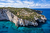 Luftaufnahme einer Bucht mit Klippen und Höhlen, Volimes, Zakynthos, Ionische Inseln, Griechenland, Europa