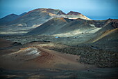 Atemberaubende Farben in Vulkanlandschaft, Nationalpark Timanfaya, Lanzarote, Kanarische Inseln, Spanien, Europa
