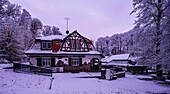 Berggasstätte "Milchhäuschen" im Siebengebirge an einem Morgen im Winter, Nordrhein-Westfalen, Deutschland