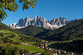 Geislergruppe, Geislerspitzen vom Villnösstal aus gesehen, Dolomiten, Alpen, Südtirol, Italien, Europa