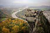 Ausblick vom Tafelberg Lilienstein auf die Elbe, Elbsandsteingebirge, Sächsische Schweiz, Sachsen, Deutschland