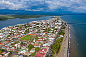 Luftaufnahme von Stadt und Strand, Puntarenas, Puntarenas, Costa Rica, Mittelamerika