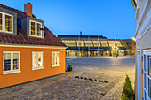 Blick zum Konzerthaus in der Altstadt von Odense, Süddänemark, Dänemark