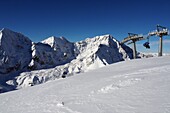 Liftanlagen und Pisten im Skigebiet Sulden mit Königsspitze und Ortler, Südtirol, Trentino, Italien