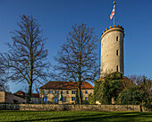 Turm und Palastgebäude der Sparrenburg, Bielefeld, Teutoburger Wald, Nordrhein-Westfalen, Deutschland