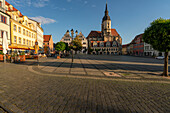 Die Wenzelkirche am Marktplatz in Naumburg/Saale an der Straße der Romanik, Burgenlandkreis, Sachsen-Anhalt, Deutschland