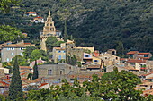 The old town of Nyons is crowned by the Tour Randonnée, Nyons, Drôme, Auvergne-Rhône-Alpes, Provence-Alpes-Côte d&#39;Azur, France