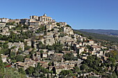 Blick auf Gordes von der Route de Cavaillon, Vaucluse, Provence-Alpes-Côte d'Azur, Frankreich