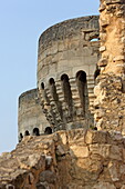 Turm in der Stadtmauer von Pernes-les-Fontaines, Vaucluse, Provence-Alpes-Côte d'Azur, Frankreich