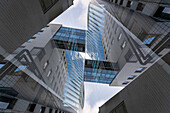 Doppelbelichtung eines modernen Gebäudes in Wien, Österreich, von der Lilienbrunngasse aus gesehen