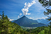 Blick auf Tschirgant über Imster Becken, Starkenberger Weg, Hochimst, Lechtaler Alpen, Tirol, Österreich