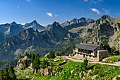 Hütte Refugi d'Amitges, Nationalpark Aigüestortes i Estany de Sant Maurici, Pyrenäen, Katalonien, Spanien