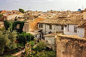 Typische verwinkelte Häuser, Alcúdia, Nordküste, Mallorca, Spanien
