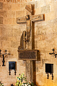 Kruzifix in der Kapelle Eglésia del Calvari am Kalvarienberg El Calvari, Pollenca, Serra de Tramuntana, Nordküste, Mallorca, Spanien