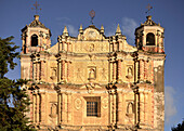 Magnificent facade of the Convento de Santo Domingo de Guzmán church, San Cristóbal de las Casas, Central Highlands (Sierra Madre de Chiapas), Mexico, North America, Latin America