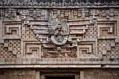 Detail der reich verzierten Fassade eines Tempels, Archäologische Zone Uxmal, Maya Ruinenstadt, Yucatán, Mexiko, Zentralamerika, Nordamerika, Amerika