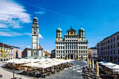 Augsburg Rathausplatz mit Perlachturm, im Sommer, romantische Straße, Bayern, Deutschland