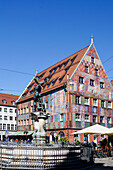 Augsburg, Moritzplatz, Brunnen u. Weberhaus in Maximilianstraße im Zentrum, romantische Straße, Bayern, Deutschland