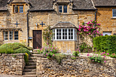 Das Dorf Bourton-on-the-Hill, Cotswolds, Gloucestershire, England