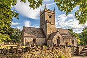 Friedhof und Kirche St Eadburgha's Church bei Broadway, Cotswolds, Gloucestershire, England