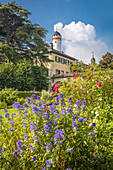 Garden of the Orangery, in the background the Landgrave&#39;s Castle with the white tower in Bad Homburg, Taunus, Hesse, Germany
