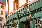 Traditional pub on the Shore in Leith, Edinburgh, City of Edinburgh, Scotland, UK