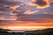Blick von Glendale zum Loch Pooltiel im Abendlicht, Isle of Skye, Highlands, Schottland, Großbritannien