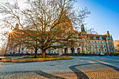 Das neue Rathaus am Tramplatz mit Sonnenstern, Hannover, Niedersachsen, Deutschland