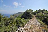 Wanderweg beim Bergort Chora im Inneren der Insel Alonissos, Nördliche Sporaden, Griechenland